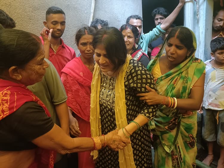 Giridih News: एक ही चिता पर पति-पत्नी का हुआ अंतिम संस्कार, हादसे में हो गयी थी मौत