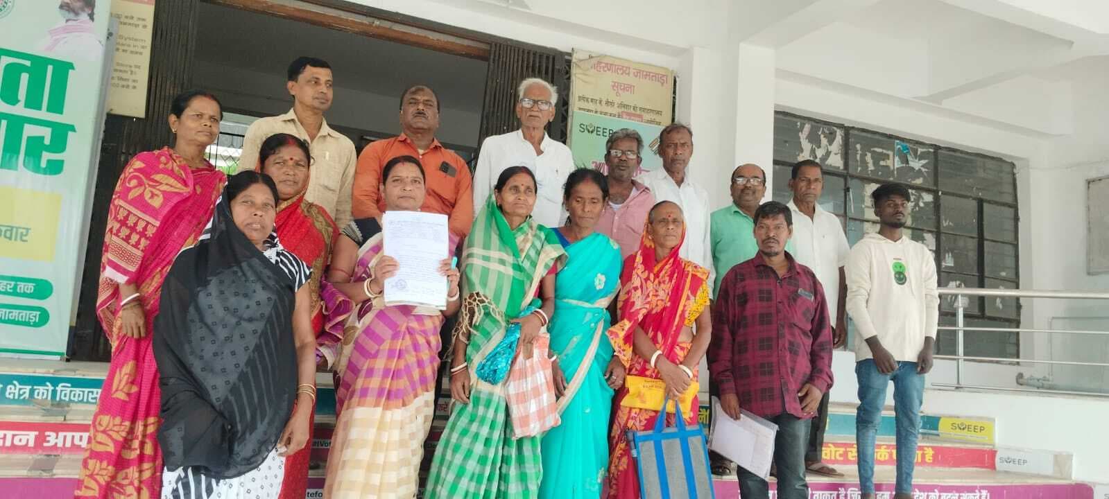 जिले के 14 डीलरों ने प्रशासन से की निलंबन मुक्त करने की मांग