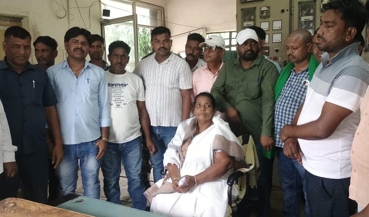 Bokaro News : झामुमो का धरना, दो दिनों से ठप बिजली आपूर्ति बहाल