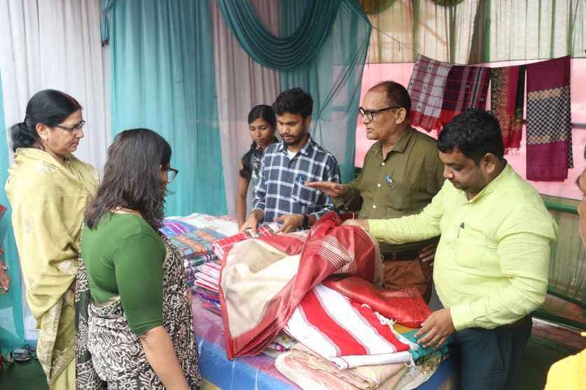 आकांक्षा हाट में दिखा लोकल फॉर वोकल का प्रभाव, गोड्डा को नीति आयोग ने किया सम्मानित