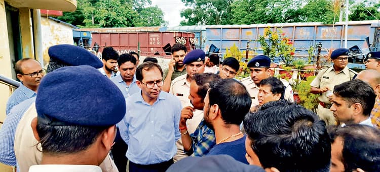 Seraikela Kharsawan News : हेल्थ यूनिट में 24x7 डॉक्टर रहेंगे, कॉलोनी की सड़क व क्वार्टर दुरुस्त होंगे