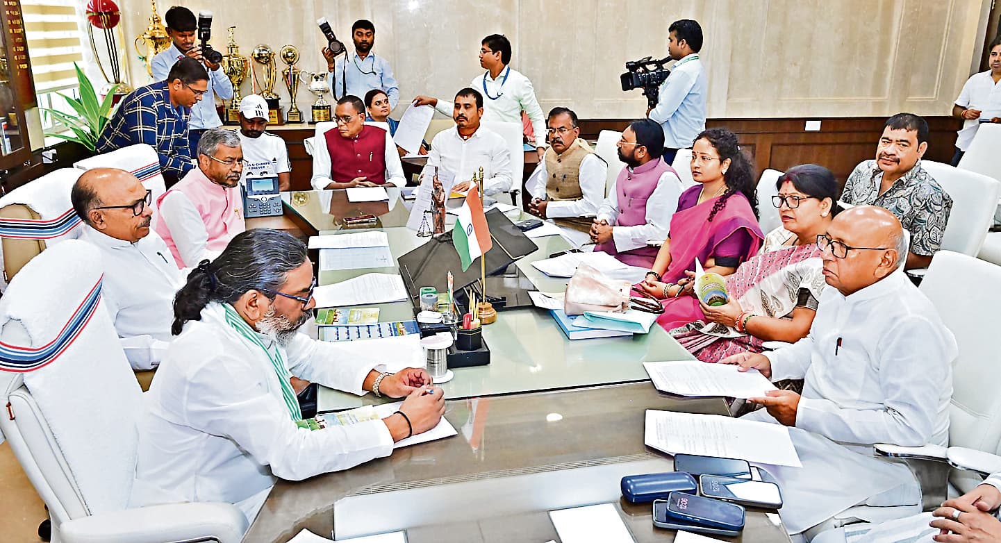 Political news : कार्यमंत्रणा समिति के गठन पर सत्ता पक्ष के प्रदीप ने उठाये सवाल, हुआ संशोधन