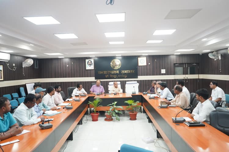 Jamshedpur News : एमजीएम कॉलेज परिसर में शीतगृह के लिए जगह चयनित करें : डीसी