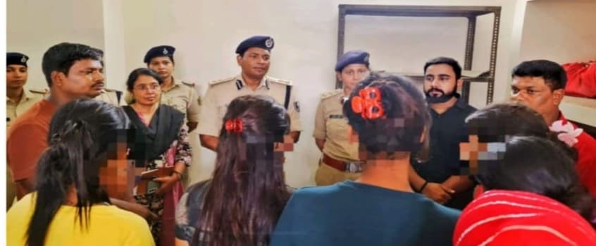 Saran News : पुलिस ने नौ नाबालिग लड़कियों को आर्केस्ट्रा संचालकों के चंगुल से किया मुक्त, तीन अभियुक्त गिरफ्तार