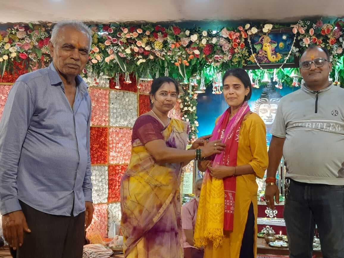 Saran News : झारखंड के झुमरी-तिलैया में सनातनी चित्राली उपाध्याय हुई सम्मानित