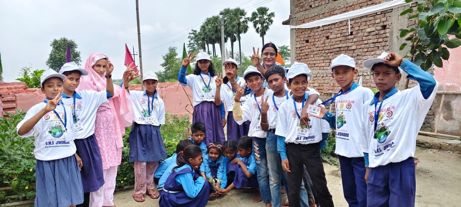 Motihari: इको क्लब के बच्चों ने किया पौधारोपण