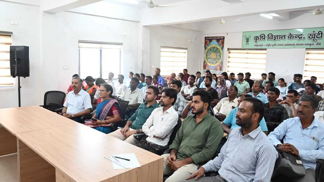 केवीके में किसानों ने पीएम का लाइव भाषण सुना