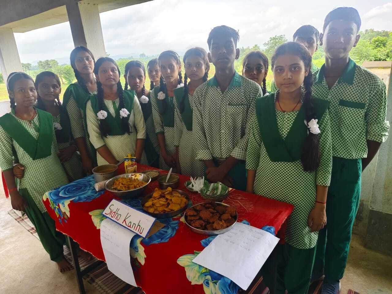 बच्चों ने सजावट, बिक्री, ग्राहकों से व्यवहार और हिसाब-किताब की निभायी जिम्मेदारी