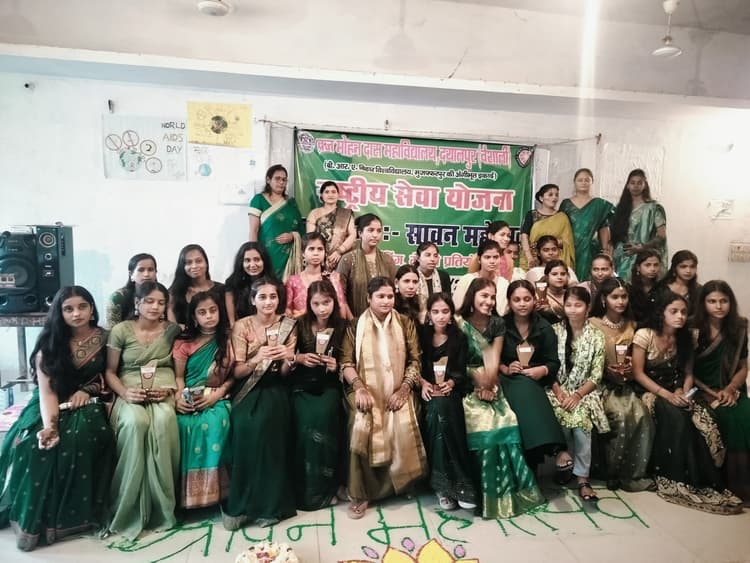 hajipur news. मेहंदी प्रतियोगिता में डॉली, रंगोली में प्रगति व पेंटिंग में करीना को प्रथम स्थान