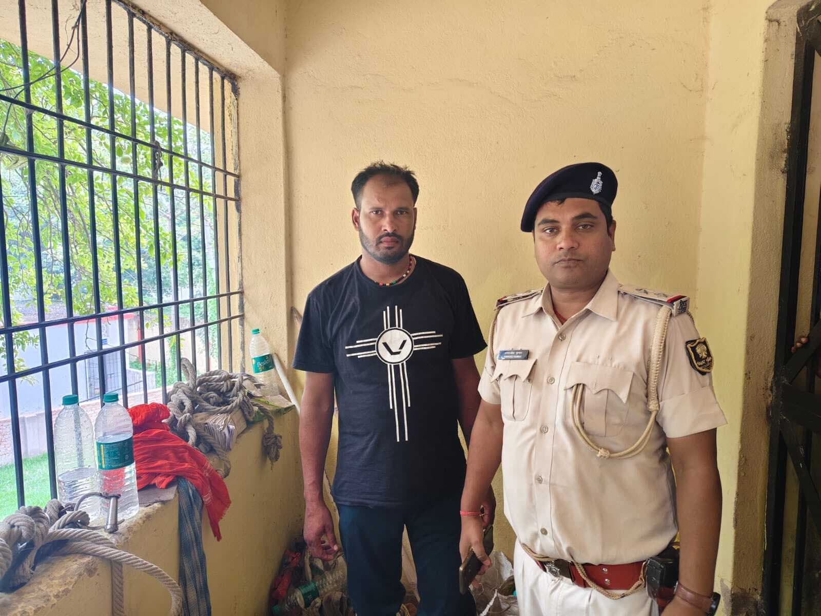 Motihari: संटू हत्याकांड के मुख्य आरोपी नीतेश ने किया आत्मसमर्पण