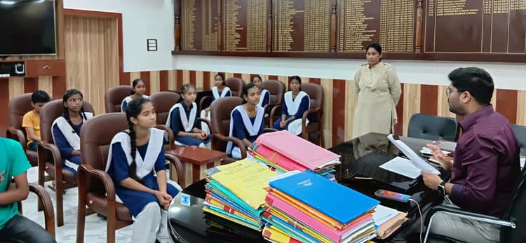 सर... हमारे विद्यालय में शिक्षकों की भारी कमी है, पूर्ण नहीं हो पा रहा पाठ्यक्रम
