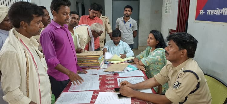 जनता दरबार में चार मामलों का हुआ निष्पादन