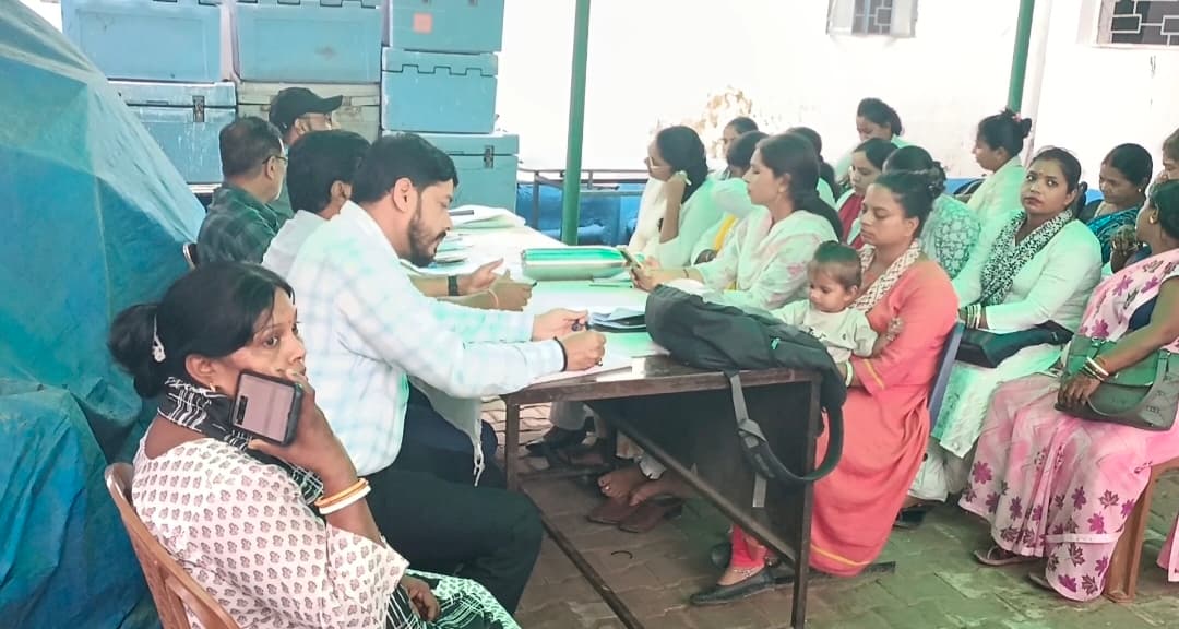 स्वास्थ्य व्यवस्था सुदृढ़ करने को लेकर एएनम व स्वास्थ्य कर्मियों की हुई बैठक