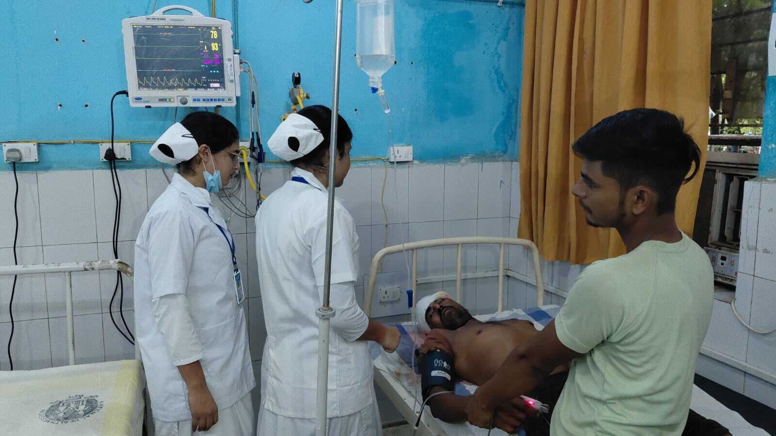 दो बाइकों की टक्कर में दो युवक जख्मी