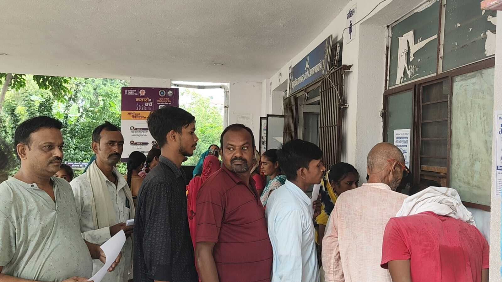 सरकारी अस्पतालों में पेरासिटामोल का टोटा, मरीज हो रहे परेशान