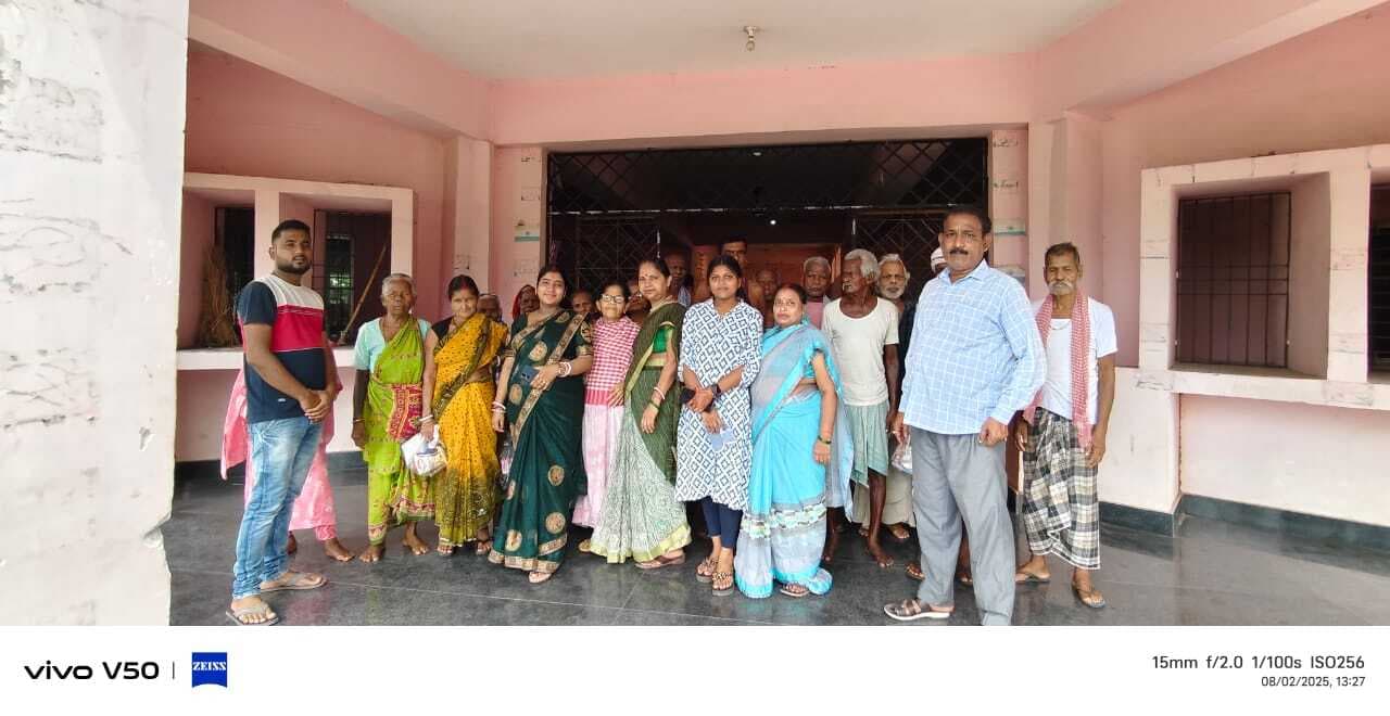 वृद्धाश्रम में खाद्य सामग्री का किया गया वितरण