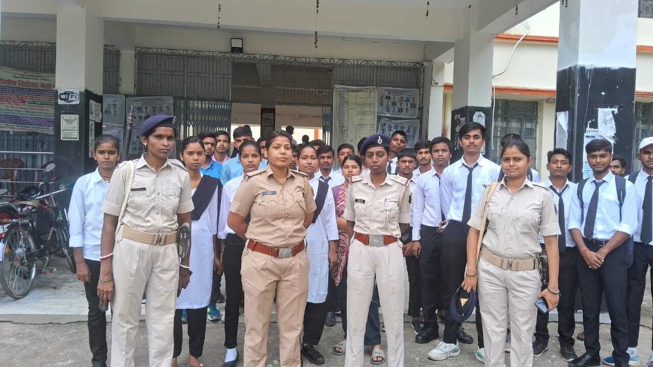 महिला सुरक्षा को लेकर छात्राओं को किया जागरूक