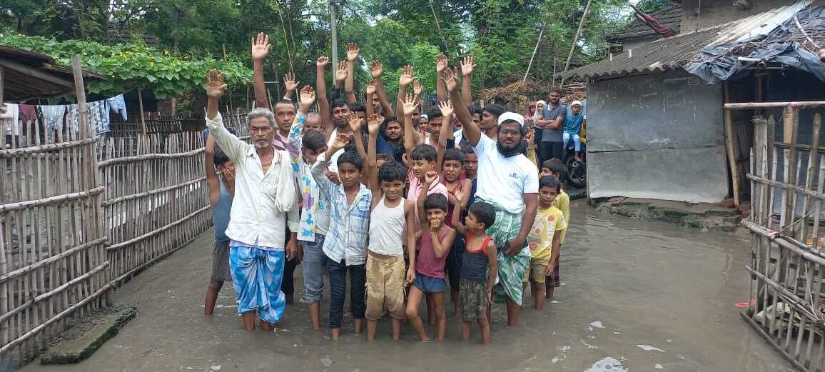 अतिक्रमण मुक्त कर जल निकासी की ग्रामीणों ने की मांग