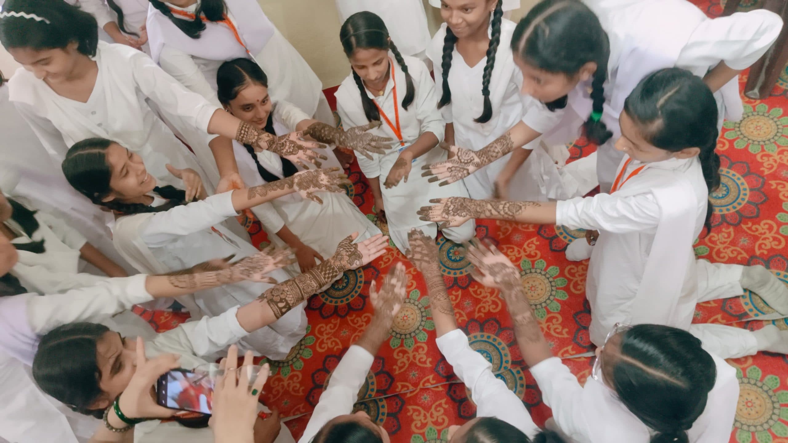 Samastipur News:विज्ञान सप्ताह के समापन पर हुई मेहंदी प्रतियोगिता