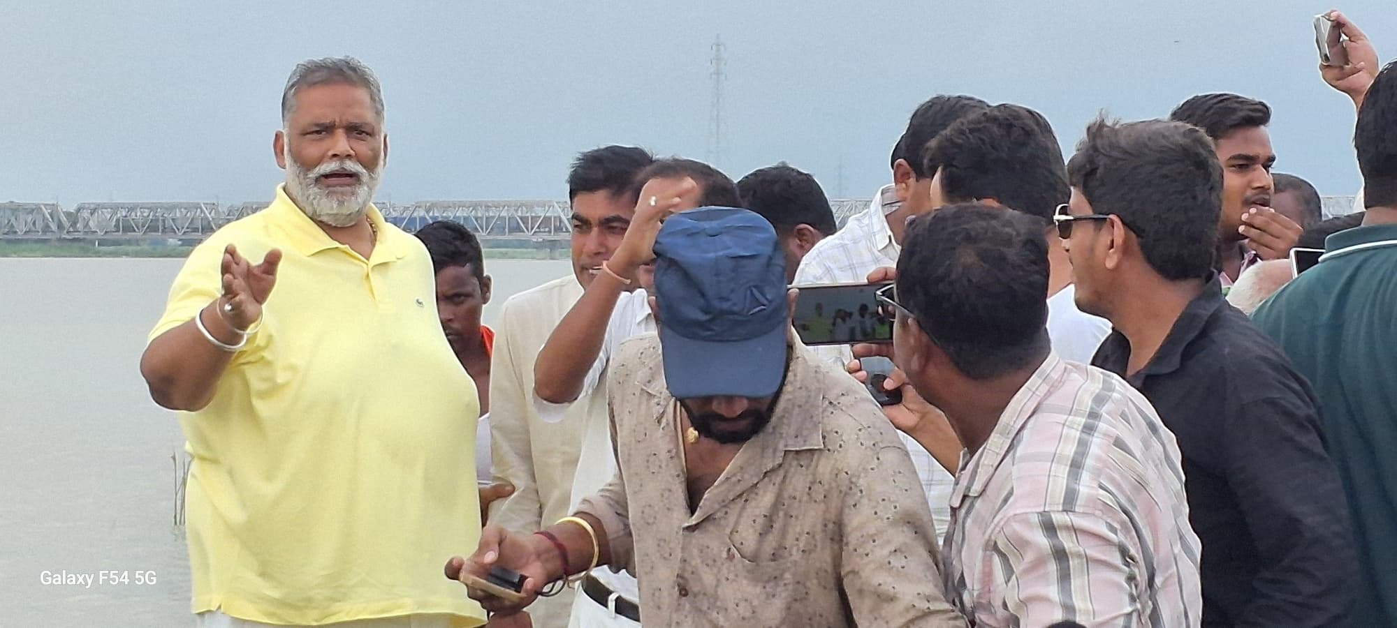 पूर्णिया सांसद ने कुरसेला के गंगा- कोसी कटाव का लिया जायजा