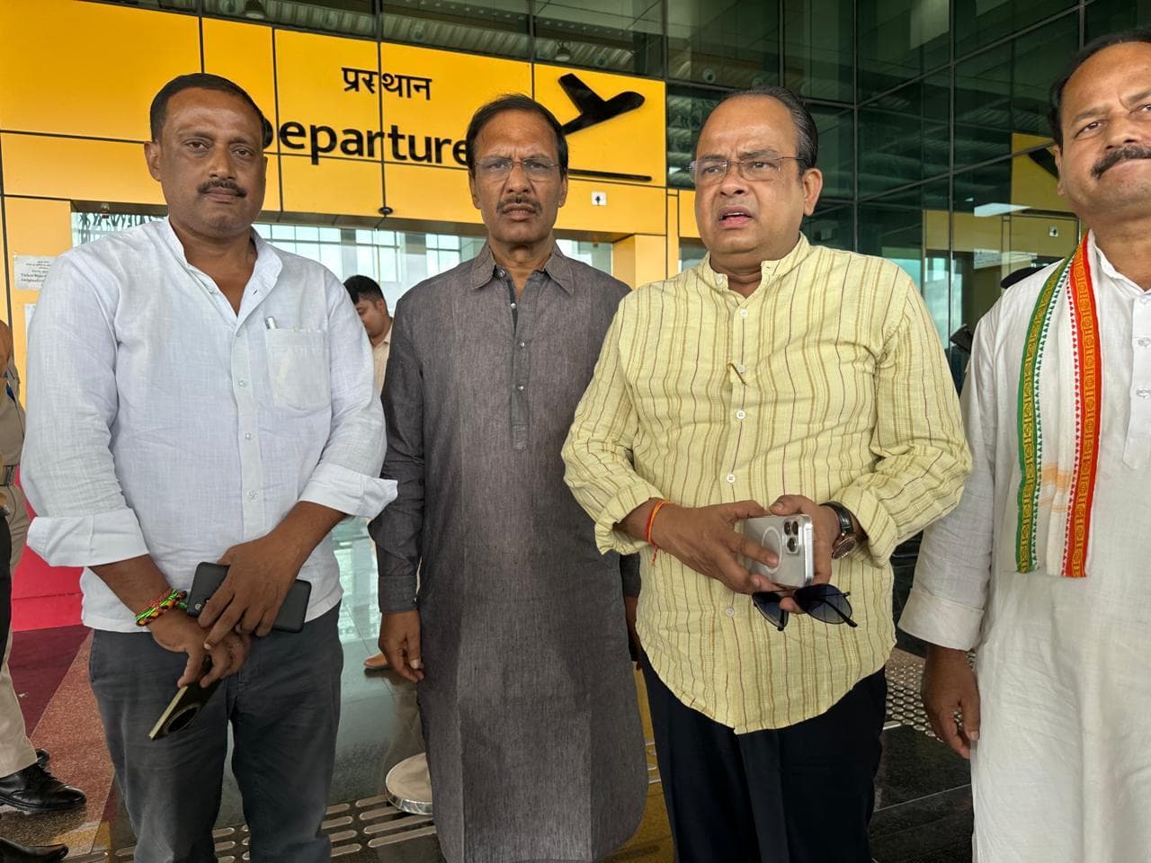 Deoghar news : शिक्षा मंत्री का दिल्ली में इलाज शुरू, हाल जानने दिल्ली पहुंचे मंत्री डॉ इरफान