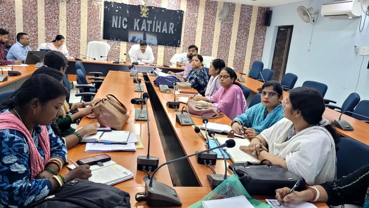 सीडीपीओ व महिला पर्यवेक्षिका आंगनबाड़ी केंद्र का बेहतर संचालन करें: डीएम