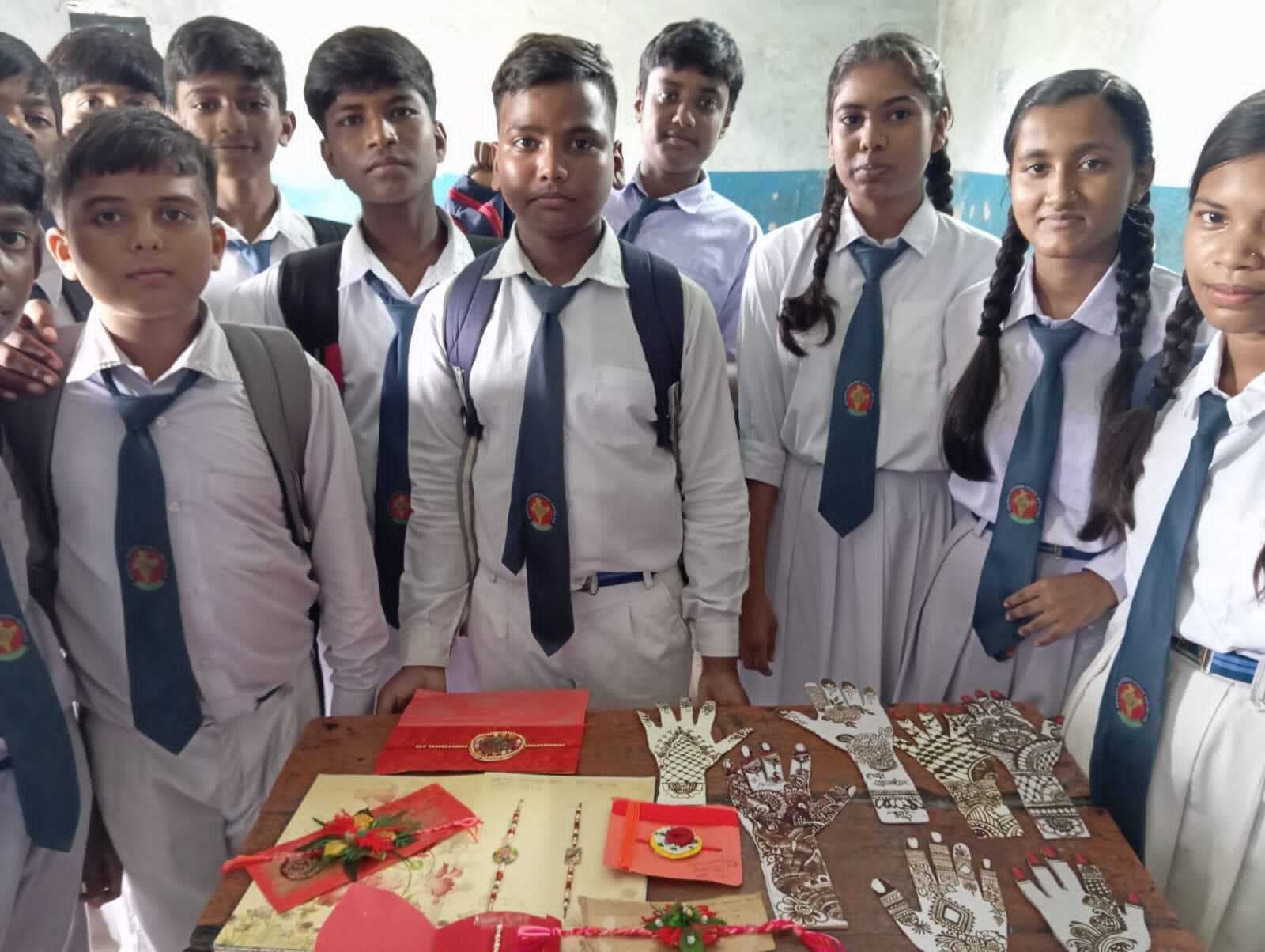 Dhanbad News : आदर्श श्रमिक उच्च विद्यालय गोलकडीह में राखी प्रतियोगिता