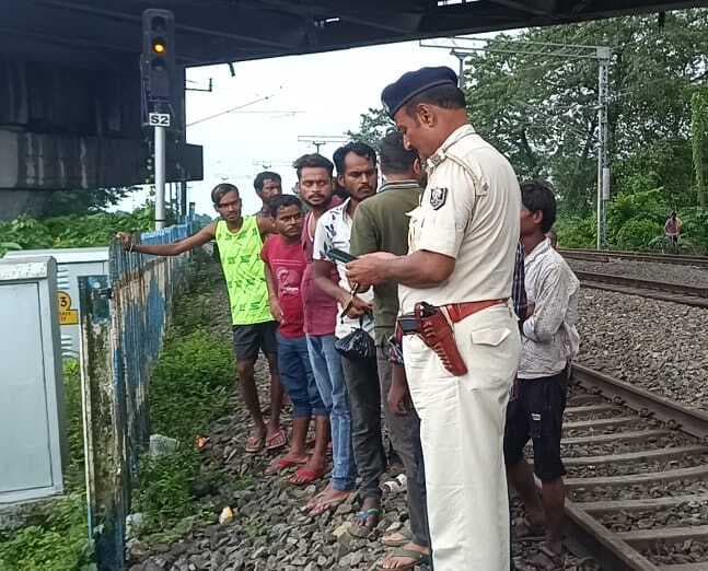 बस टर्मिनल के पीछे तालाब में  मिला युवक का शव