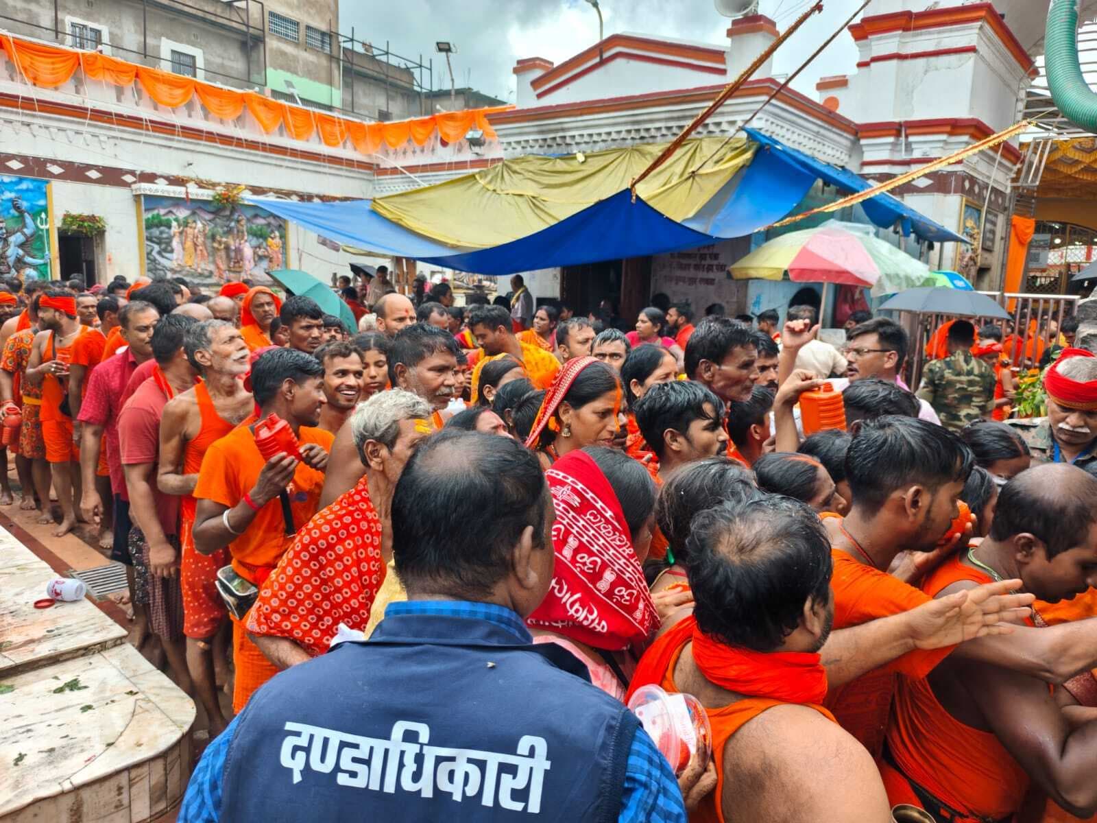 लाखों कांवरियों से गुलजार हुई बासुकिनाथ धाम की धरती