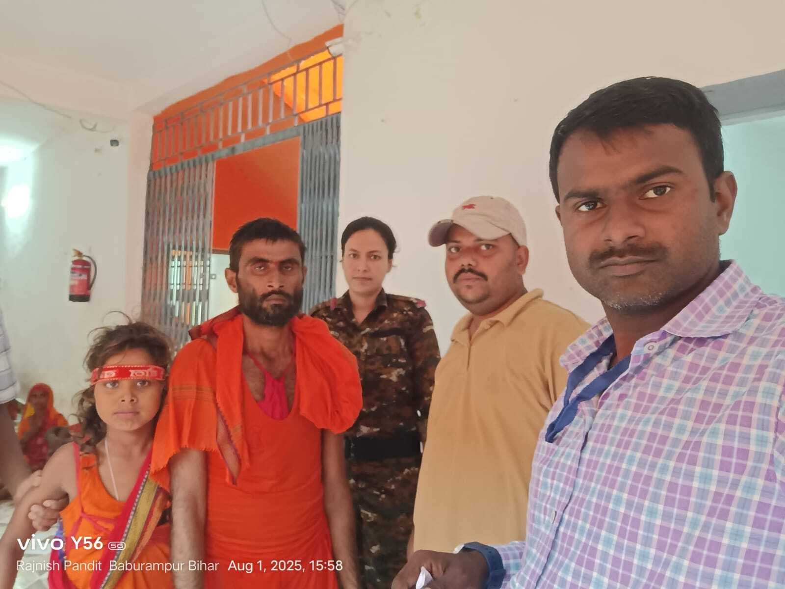 भीड़ में बिछड़े कांवरियों को सूचना केंद्र ने परिजनों से मिलाया