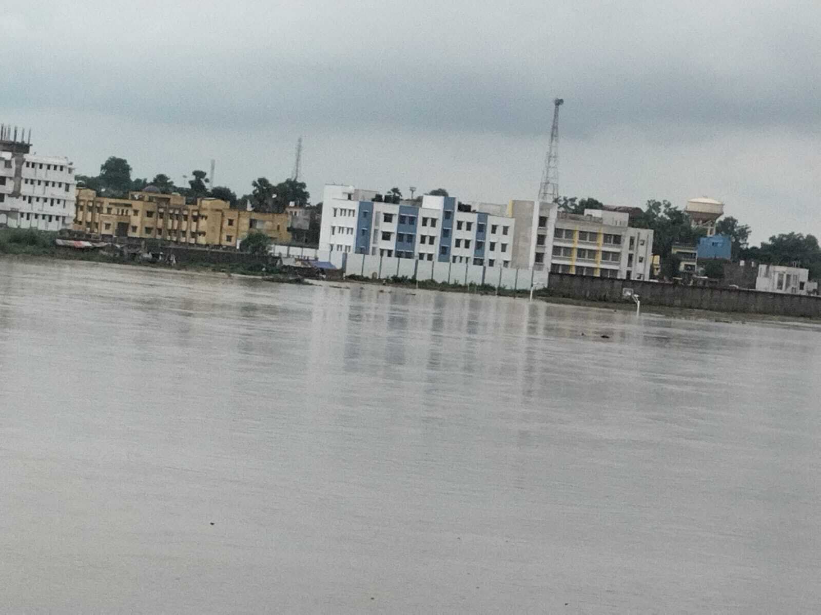 आफत की बारिश से किऊल नदी में उफान, चारों ओर पानी ही पानी