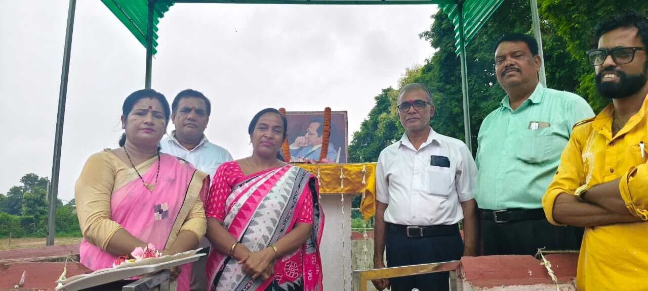 बालिका विद्यापीठ में पूर्व सचिव डॉ शरदचंद्र को पुण्यतिथि पर किया याद