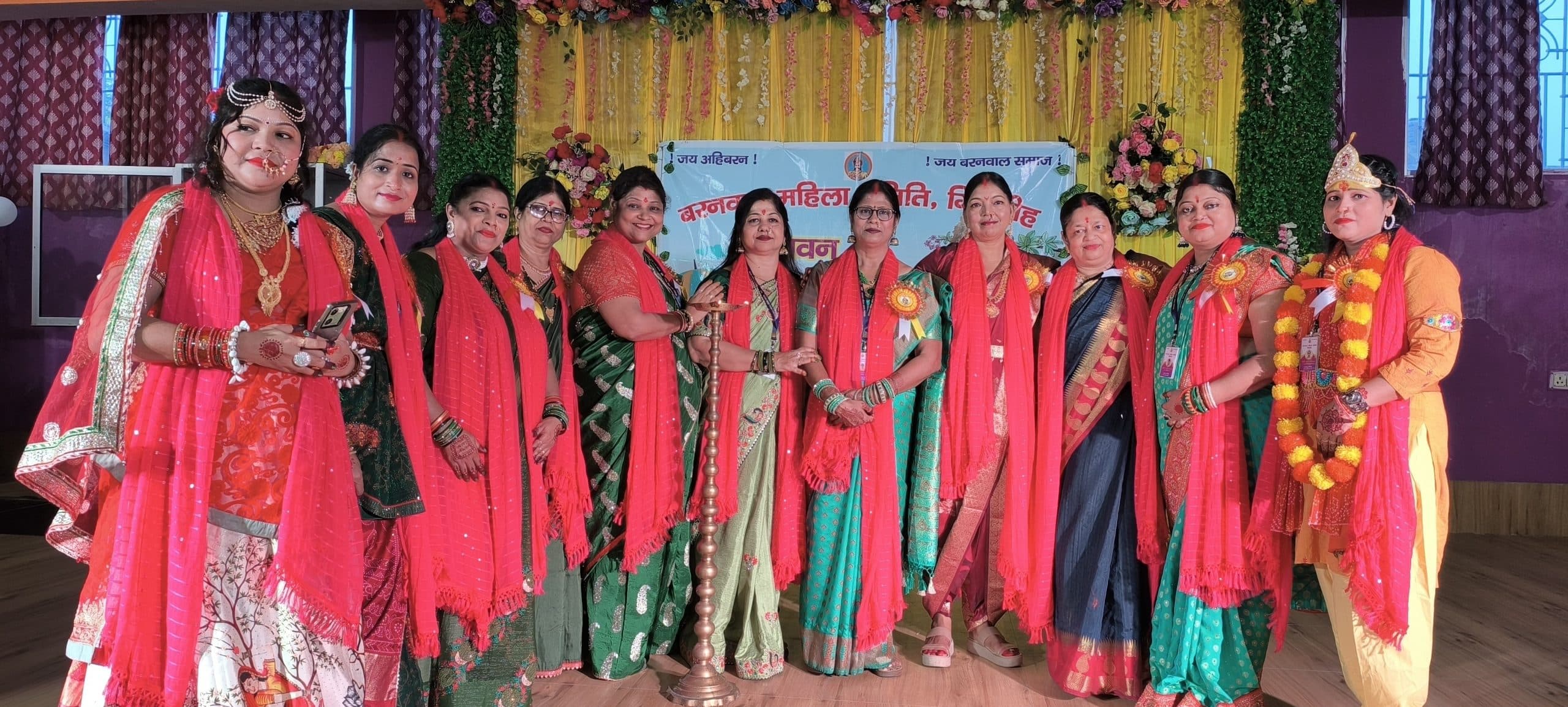 Giridih News :बरनवाल महिला समिति के सावन महोत्सव में महिलाओं का धमाल