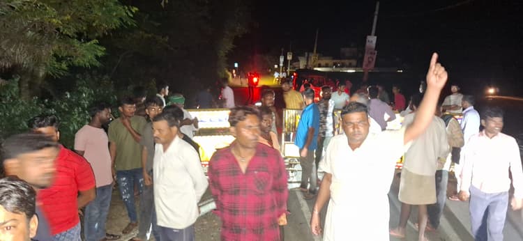 Giridih News: ट्यूशन पढ़कर लौट रही छात्राओं के साथ छेड़खानी, दो पकड़ाये