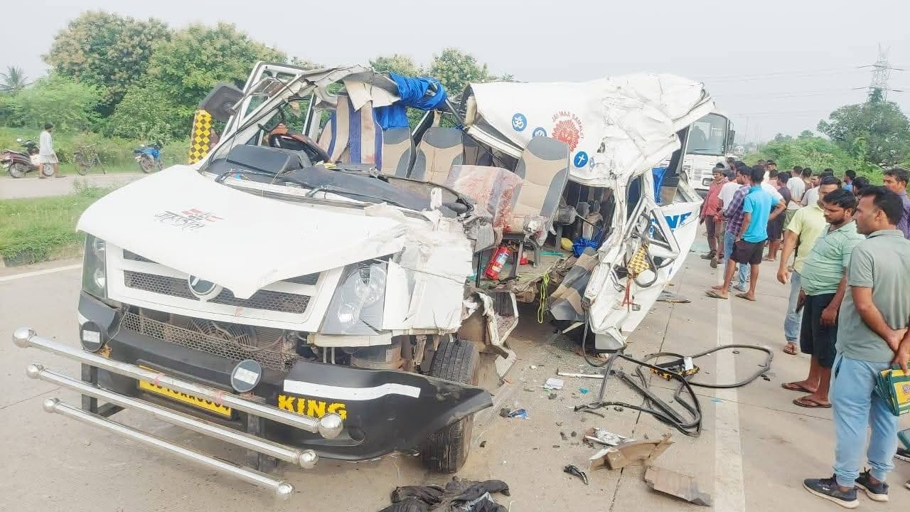 Bhubaneswar News: अनुगूल में वैन और ट्रक की टक्कर में 13 ओएसएपी जवान हुए घायल