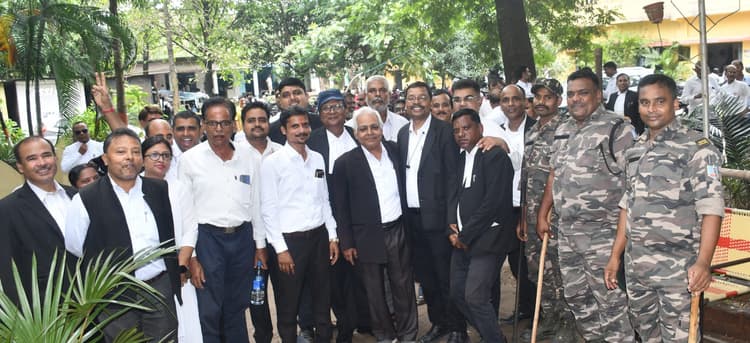 Bokaro News : बोकारो अधिवक्ता संघ चुनाव : 68 प्रत्याशियों की किस्मत बक्से में बंद