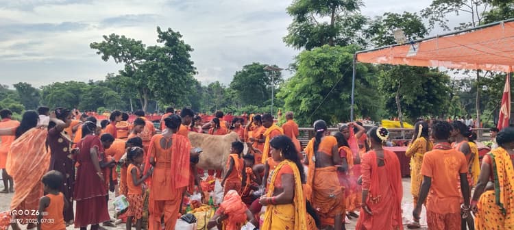 Bettiah : वाल्मीकिनगर त्रिवेणी संगम घाट पर हजारों कांवरियों ने भरा, आज करेंगे जलाभिषेक