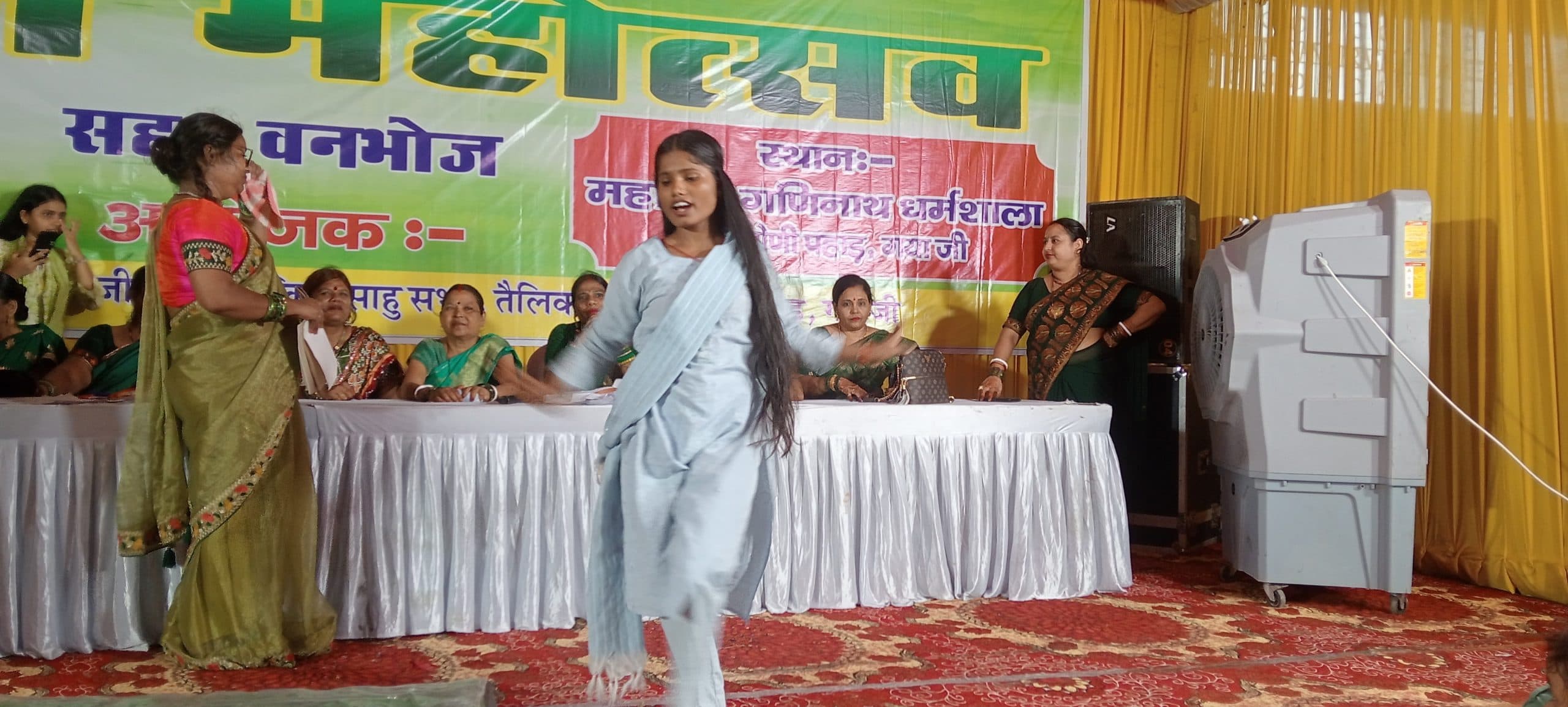 वनभोज सह मेहंदी प्रतियोगिता का आयोजन