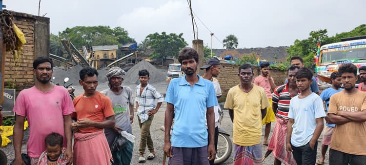 ब्लास्टिंग के दौरान पत्थर उड़ने से महिला घायल, ग्रामीणों ने जताया विरोध