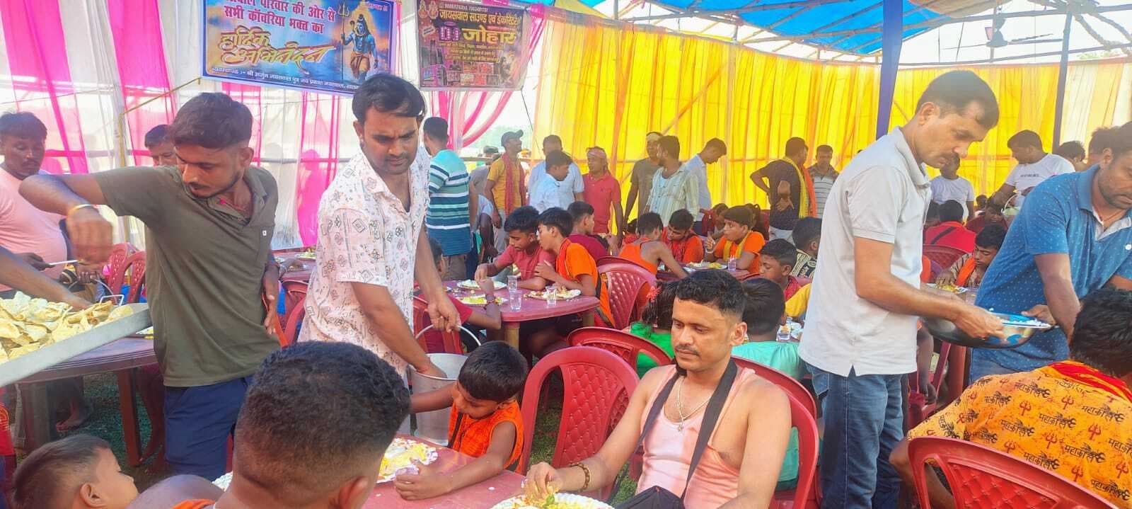 जंगीपुर से कांवरियों का जत्था पहुंचा पाकुड़िया