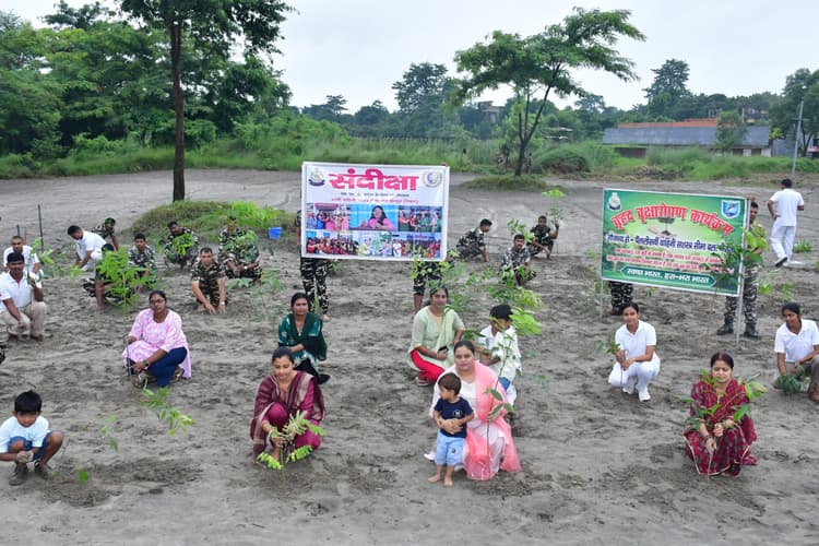 एसएसबी के 45वीं वाहिनी मुख्यालय परिसर में लगाये गये एक हजार पौधे