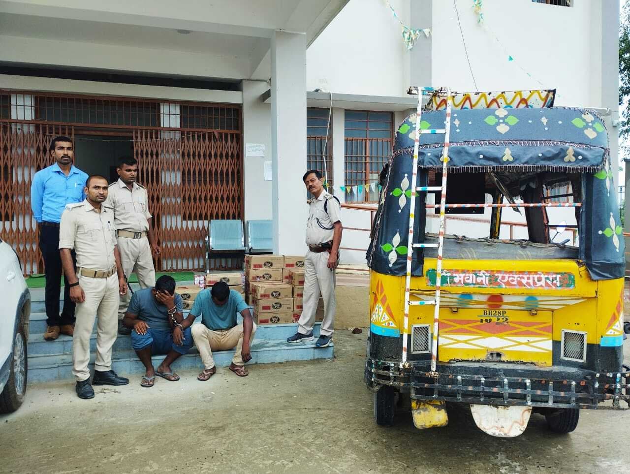 180 लीटर देसी शराब बरामद, दो तस्कर किये गये गिरफ्तार