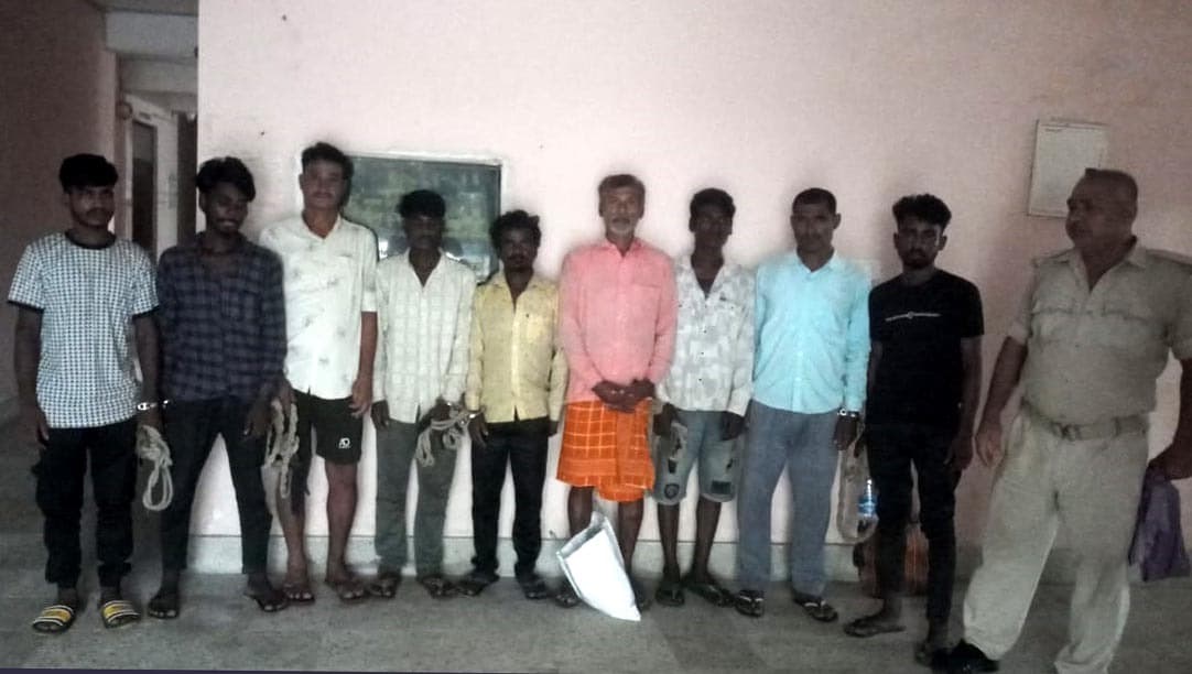 दो शराब तस्कर व सात शराबी गिरफ्तार