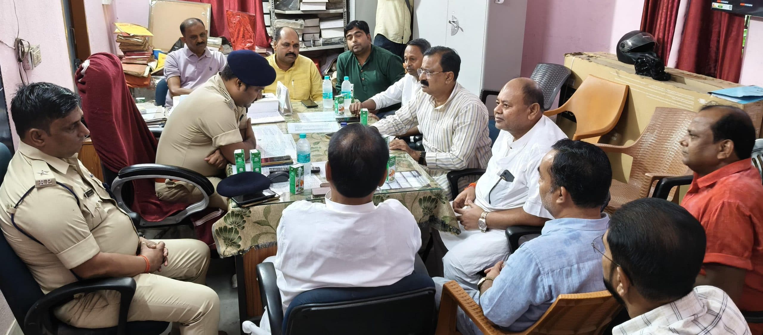 hajipur news. एसडीपीओ ने व्यवसायियों के साथ सुरक्षा पर की चर्चा