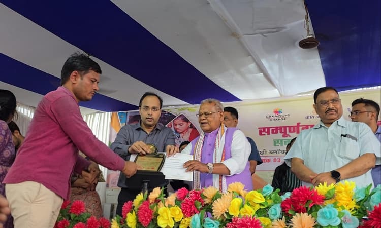 आकांक्षा हाट में 33 उद्यमियों को प्रशस्तिपत्र देकर किया  सम्मानित