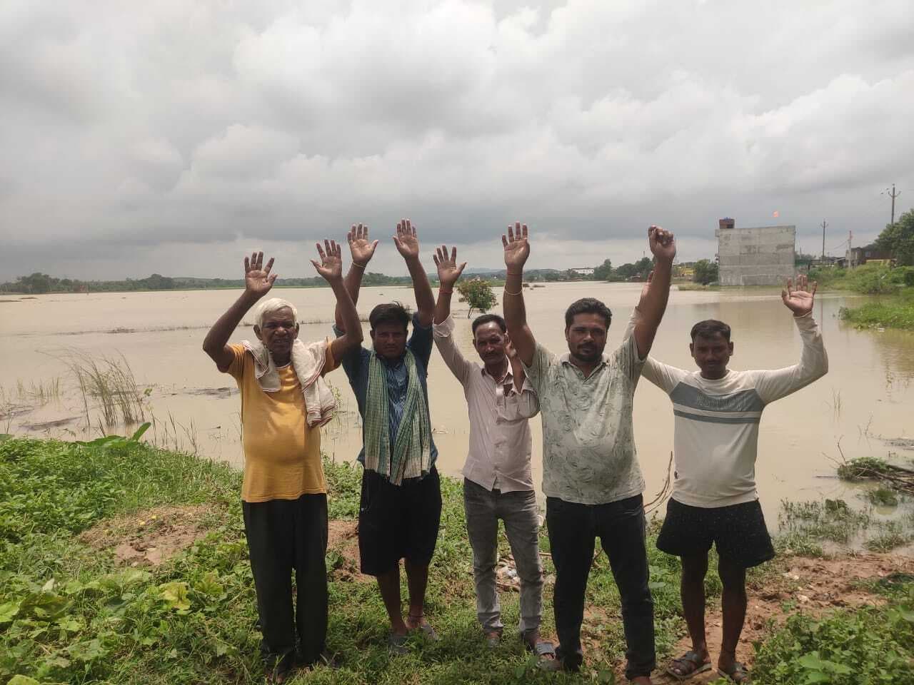 जलजमाव से हजारों एकड़ धान लगा फसल हुआ बर्बाद