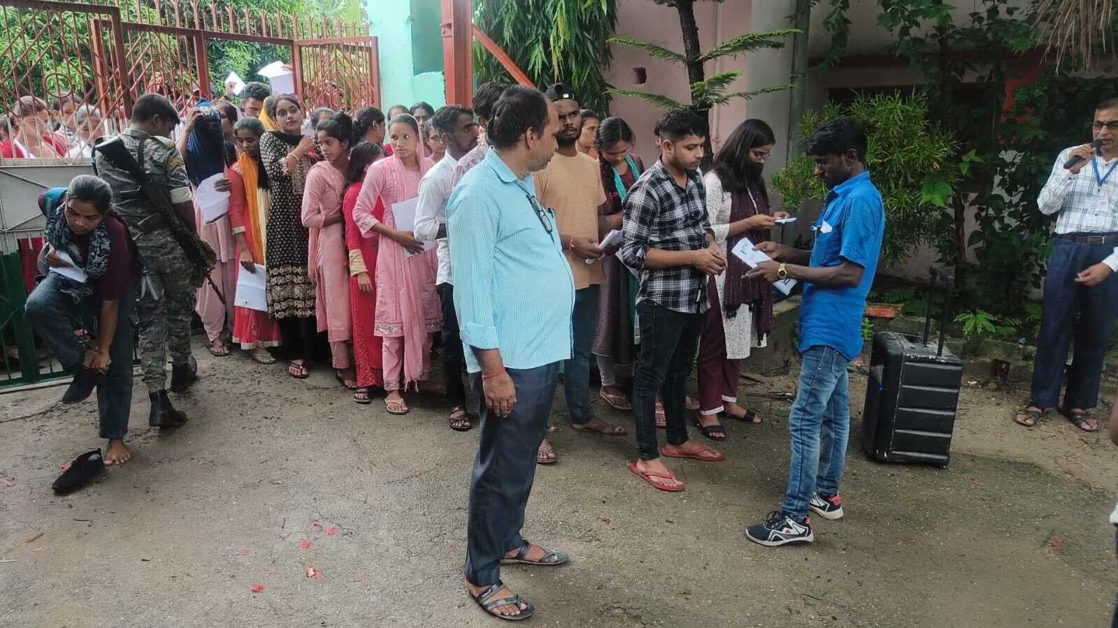 Samastipur News:सिपाही भर्ती परीक्षा : मुश्किल प्रश्नों ने लिया अभ्यर्थियों का कड़ा इम्तिहान