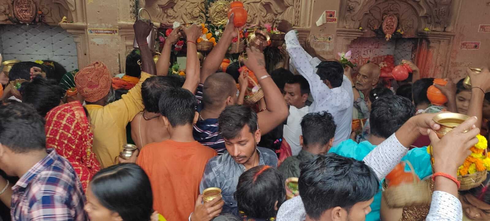 सावन की अंतिम सोमवारी आज लाखों श्रद्धालु करेंगे बाबा का जलाभिषेक