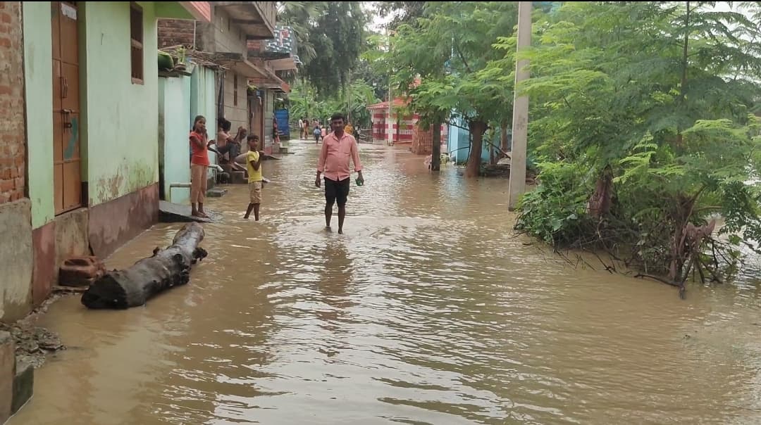 नदी में जलस्तर कम होने से करसोप, केहनीचक, मुकहरी गांव के लोगों को मिली राहत