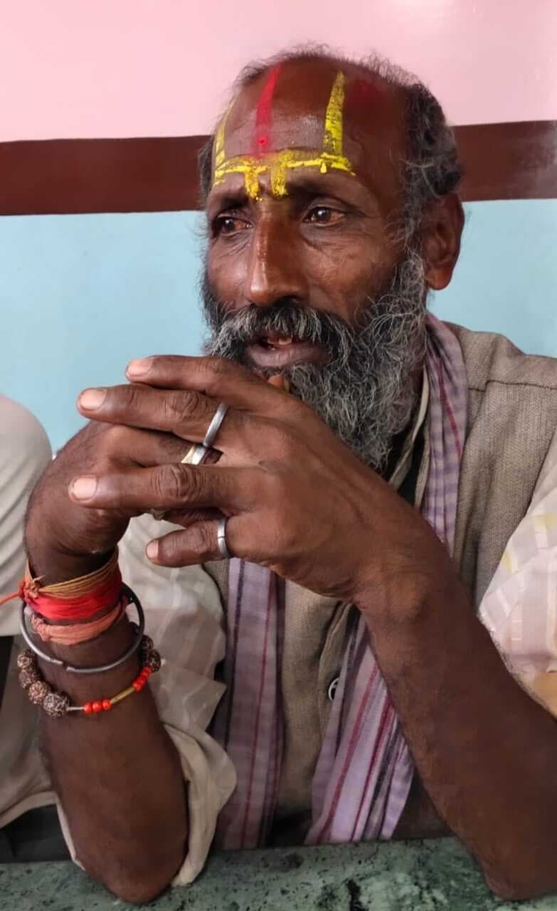 hajipur news. अज्ञात वाहन की ठोकर से जल लेकर लौट रहे पुजारी की मौत